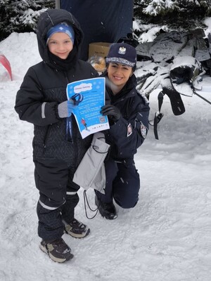 Policjanci biorący udział w pikniku charytatywnym