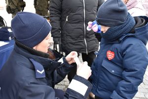 Policjanci podczas finału WOŚP na Jarosławskim Rynku