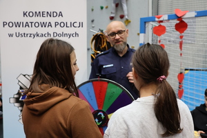 Policjanci podczas finału WOŚP w Ustrzykach Dolnych