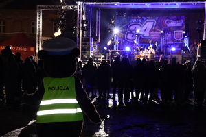 Policjanci z Jasła podczas finału WOŚP na Rynku w Jaśle