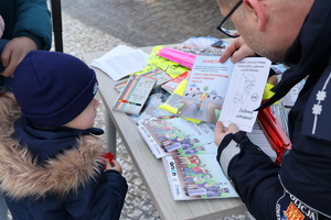 Policjanci z Jasła podczas finału WOŚP na Rynku w Jaśle