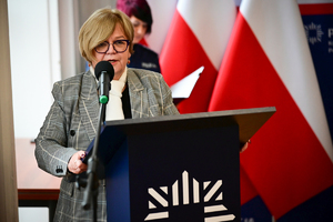 Policjanci, zaproszeni goście oraz laureaci konkursu podczas finału w auli KWP w Rzeszowie