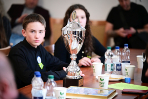 Policjanci, zaproszeni goście oraz laureaci konkursu podczas finału w auli KWP w Rzeszowie