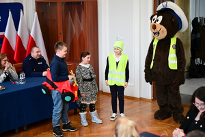 Policjanci, zaproszeni goście oraz laureaci konkursu podczas finału w auli KWP w Rzeszowie