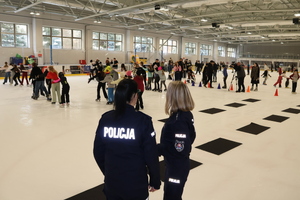 Policjanci podczas działań "Kręci mnie bezpieczeństwo w zimie"