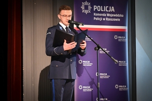 Uczestniczki i uczestnicy koncertu z okazji Dnia Kobiet zorganizowanego przez Komendę Wojewódzką Policji w Rzeszowie w Sali Koncertowej Wydziału Muzyki Uniwersytetu Rzeszowskiego.