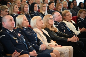 Uczestniczki i uczestnicy koncertu z okazji Dnia Kobiet zorganizowanego przez Komendę Wojewódzką Policji w Rzeszowie w Sali Koncertowej Wydziału Muzyki Uniwersytetu Rzeszowskiego.