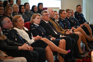 Uczestniczki i uczestnicy koncertu z okazji Dnia Kobiet zorganizowanego przez Komendę Wojewódzką Policji w Rzeszowie w Sali Koncertowej Wydziału Muzyki Uniwersytetu Rzeszowskiego.