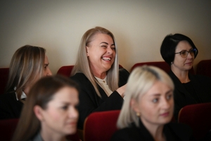 Uczestniczki i uczestnicy koncertu z okazji Dnia Kobiet zorganizowanego przez Komendę Wojewódzką Policji w Rzeszowie w Sali Koncertowej Wydziału Muzyki Uniwersytetu Rzeszowskiego.