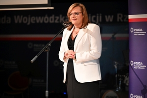 Uczestniczki i uczestnicy koncertu z okazji Dnia Kobiet zorganizowanego przez Komendę Wojewódzką Policji w Rzeszowie w Sali Koncertowej Wydziału Muzyki Uniwersytetu Rzeszowskiego.