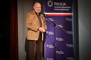 Uczestniczki i uczestnicy koncertu z okazji Dnia Kobiet zorganizowanego przez Komendę Wojewódzką Policji w Rzeszowie w Sali Koncertowej Wydziału Muzyki Uniwersytetu Rzeszowskiego.