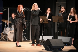 Uczestniczki i uczestnicy koncertu z okazji Dnia Kobiet zorganizowanego przez Komendę Wojewódzką Policji w Rzeszowie w Sali Koncertowej Wydziału Muzyki Uniwersytetu Rzeszowskiego.