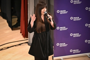 Uczestniczki i uczestnicy koncertu z okazji Dnia Kobiet zorganizowanego przez Komendę Wojewódzką Policji w Rzeszowie w Sali Koncertowej Wydziału Muzyki Uniwersytetu Rzeszowskiego.