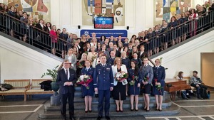 Uczestniczki i uczestnicy koncertu z okazji Dnia Kobiet zorganizowanego przez Komendę Wojewódzką Policji w Rzeszowie w Sali Koncertowej Wydziału Muzyki Uniwersytetu Rzeszowskiego.