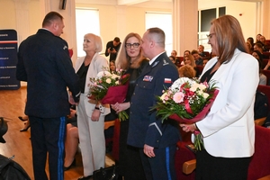 Uczestniczki i uczestnicy koncertu z okazji Dnia Kobiet zorganizowanego przez Komendę Wojewódzką Policji w Rzeszowie w Sali Koncertowej Wydziału Muzyki Uniwersytetu Rzeszowskiego.