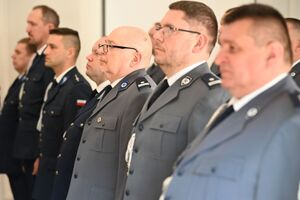 Policjanci i uczestnicy uroczystości wręczenia odznaczeń dla podkarpackich policjantów