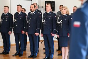 Policjanci i uczestnicy uroczystości wręczenia odznaczeń dla podkarpackich policjantów