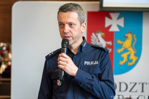 zgromadzona młodzież na auli podczas wykładów