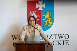 zgromadzona młodzież na auli podczas wykładów