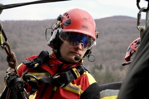 Kontrterroryści podczas ćwiczeń.