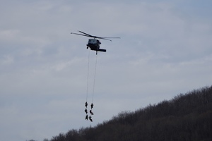 Kontrterroryści podczas ćwiczeń.