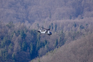 Kontrterroryści podczas ćwiczeń.