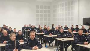 Funkcjonariusze podczas zakończenia szkolenia.