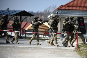 Policjanci podczas szkolenia