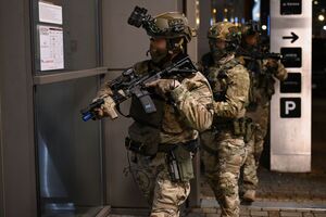 Funkcjonariusze podczas doskonalenia umiejętności