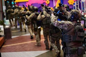 Funkcjonariusze podczas doskonalenia umiejętności