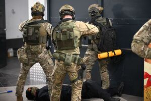 Funkcjonariusze podczas doskonalenia umiejętności