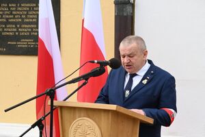 Uczestnicy podczas uroczystości pod Kościołem Garnizonowym w Rzeszowie