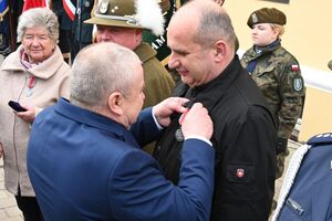 Uczestnicy podczas uroczystości pod Kościołem Garnizonowym w Rzeszowie