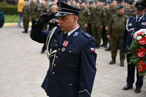Uczestnicy podczas uroczystości pod Kościołem Garnizonowym w Rzeszowie