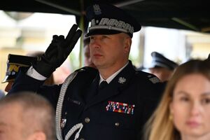 Uczestnicy podczas uroczystości pod Kościołem Garnizonowym w Rzeszowie
