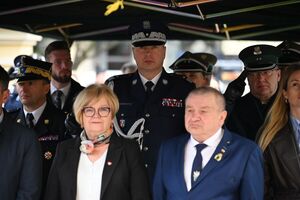 Uczestnicy podczas uroczystości pod Kościołem Garnizonowym w Rzeszowie