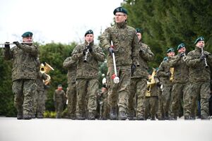 Uczestnicy podczas uroczystości pod Kościołem Garnizonowym w Rzeszowie