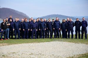 Policjanci oraz inne osoby podczas doskonalenia