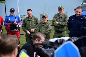 Policjanci oraz inne osoby podczas doskonalenia