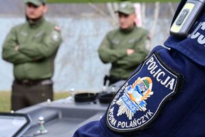 Policjanci oraz inne osoby podczas doskonalenia
