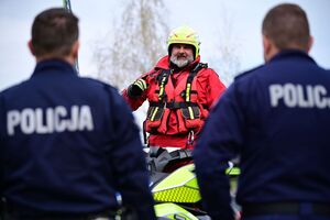 Policjanci oraz inne osoby podczas doskonalenia