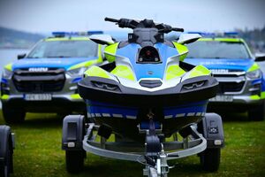 Policjanci oraz inne osoby podczas doskonalenia