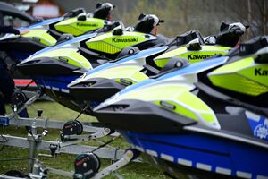 Policjanci oraz inne osoby podczas doskonalenia