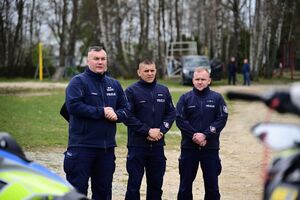 Policjanci oraz inne osoby podczas doskonalenia