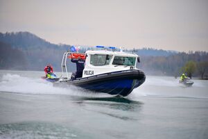 Policjanci oraz inne osoby podczas doskonalenia