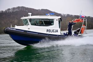 Policjanci oraz inne osoby podczas doskonalenia