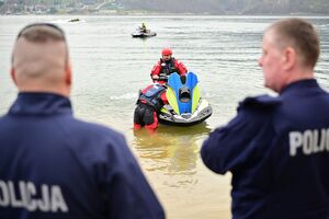 Policjanci oraz inne osoby podczas doskonalenia