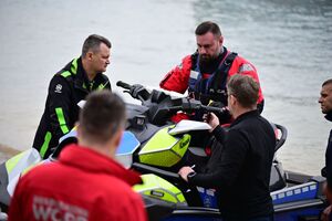 Policjanci oraz inne osoby podczas doskonalenia