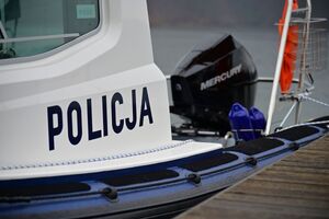Policjanci oraz inne osoby podczas doskonalenia