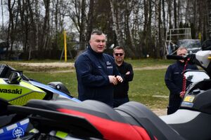 Policjanci oraz inne osoby podczas doskonalenia